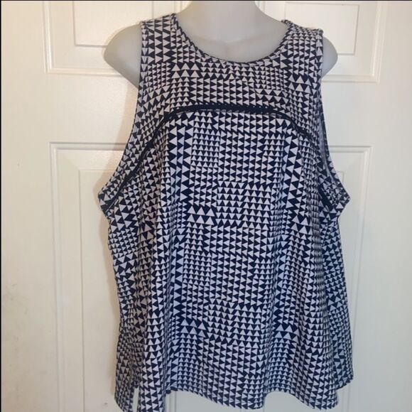 PLUS SIZE 2X TOP ILLUSTRATED SPORTS SIZE 2X - Picture 1 of 4